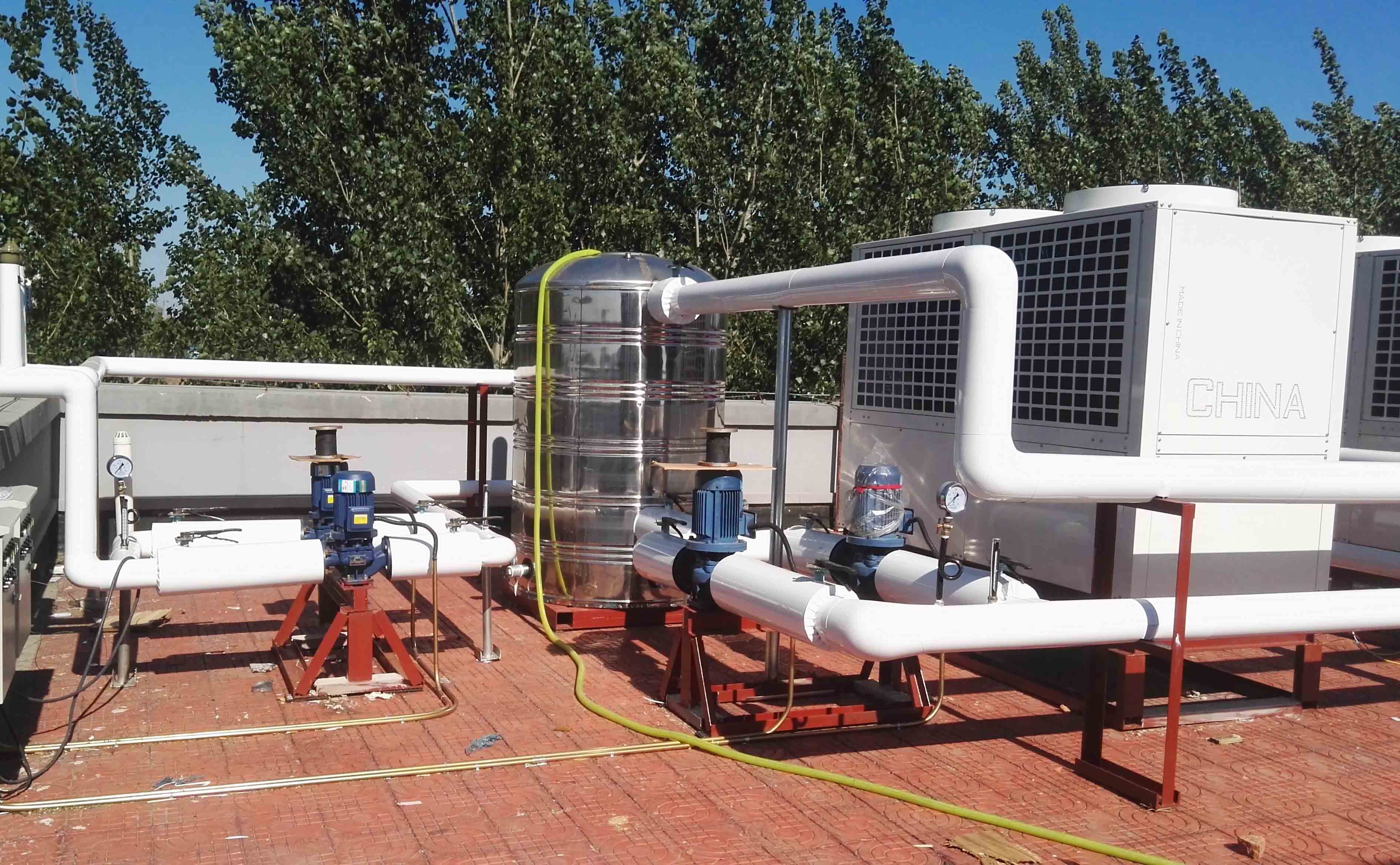 電熱水器使用壽命短，高壽命劍指空氣能